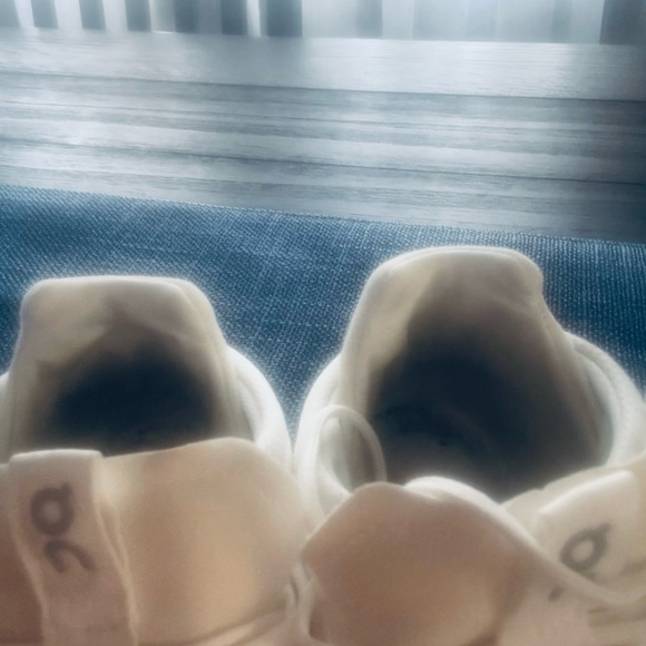 On Running White Athletic Shoes - Picture 5 of 7